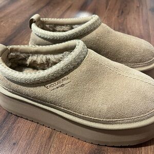 Ugg Koolaburra Slippers, Size 7